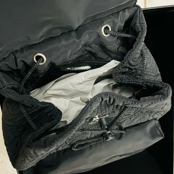 Steve Madden Backpack Bottle Earbud Case 3 Pc Gift Set - Picture 6 of 8